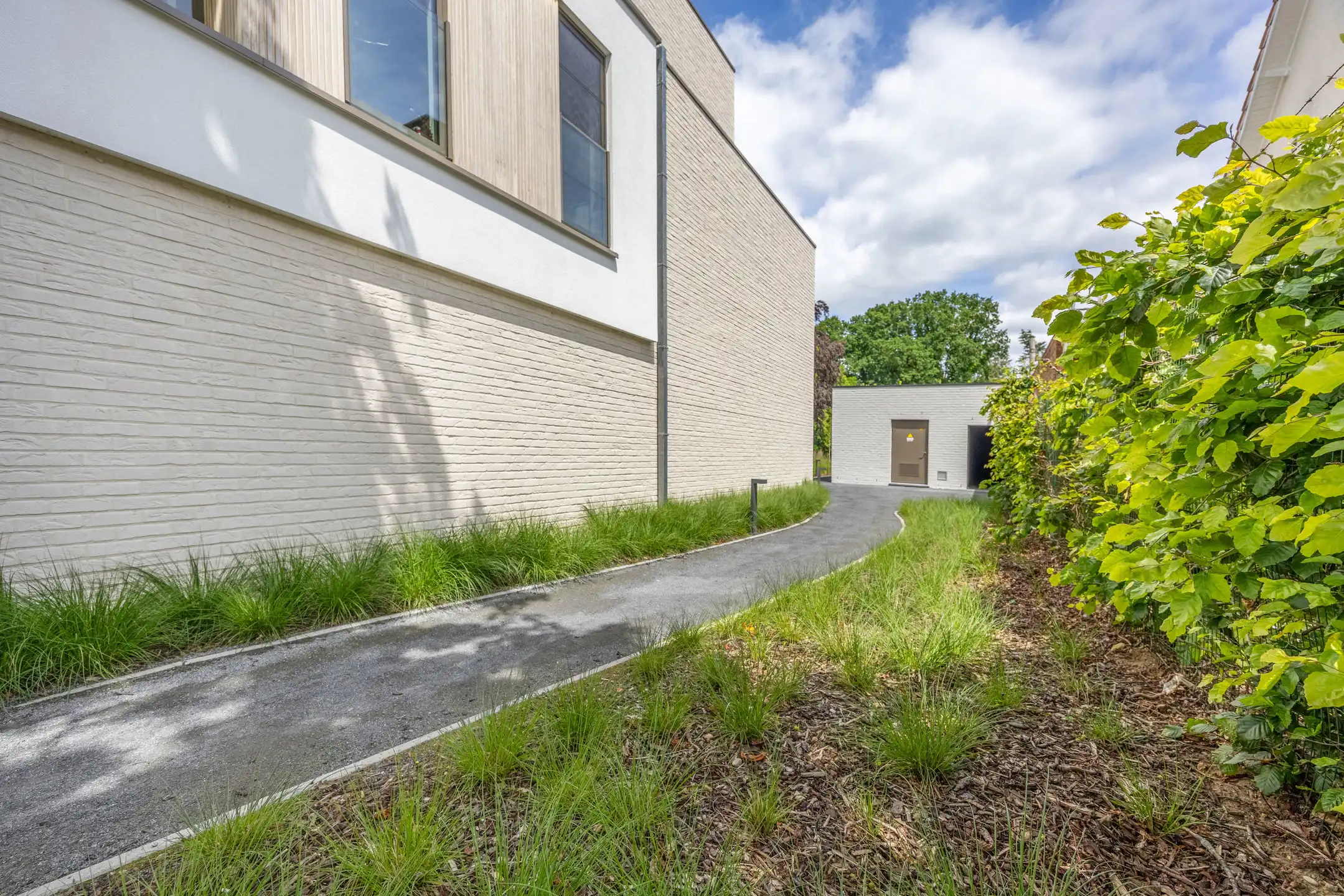 Stijlvol gelijkvloers appartement met tuin foto 18