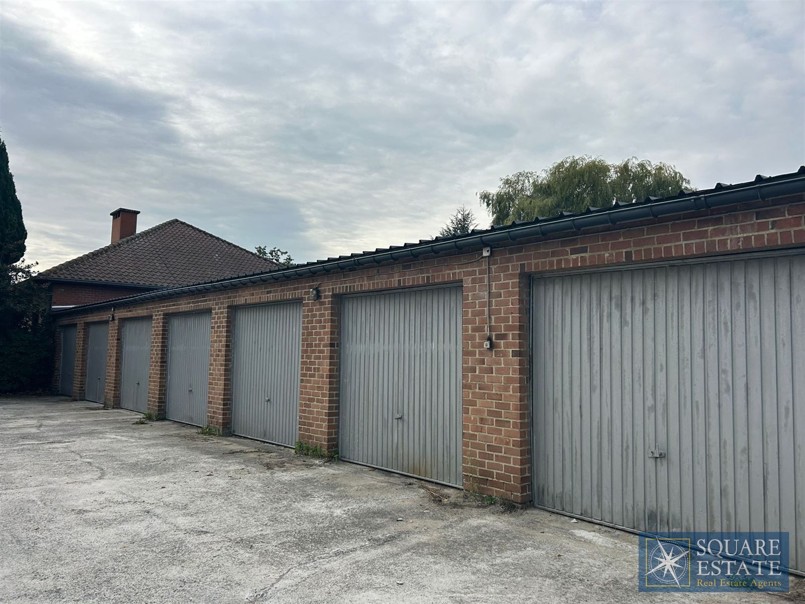 Garage/Parking foto {{pictureIndex}}
