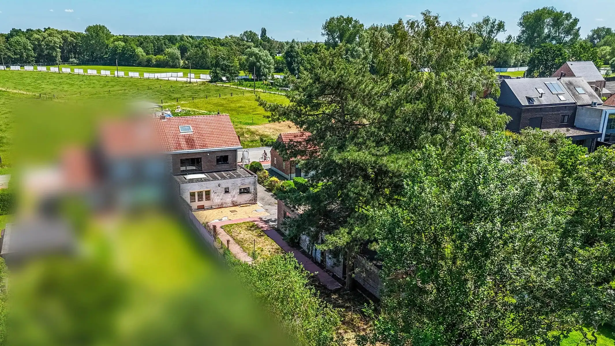 Statige woning met vrij uitzicht & vergund bijgebouw foto 5