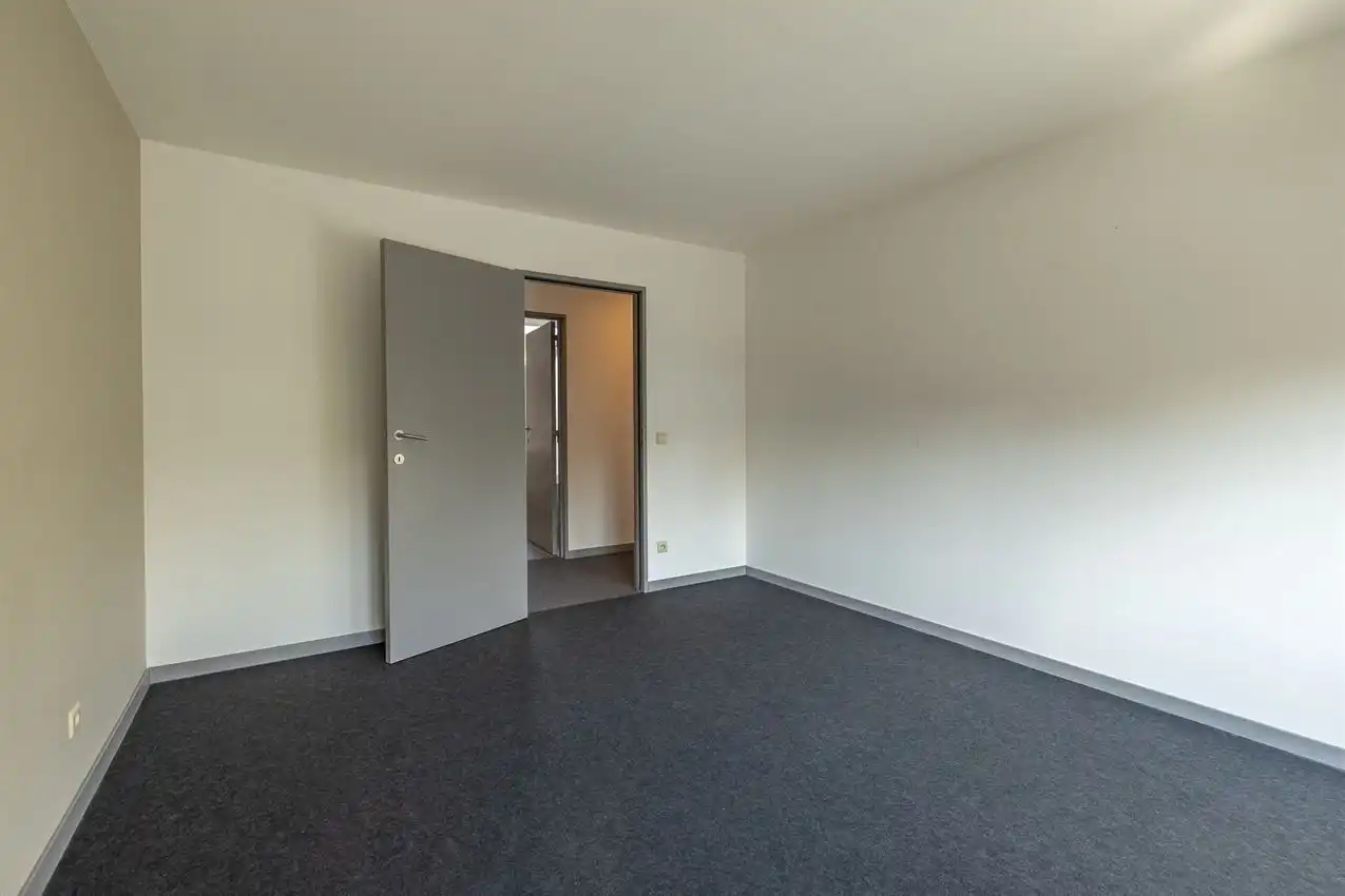 instapklare woning (3 slpk) in oude gemeenteschool foto 24