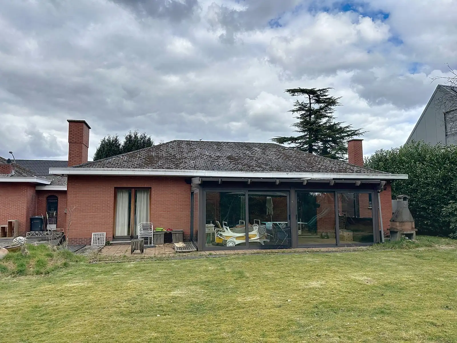 Projectgrond met af te breken woning foto {{pictureIndex}}