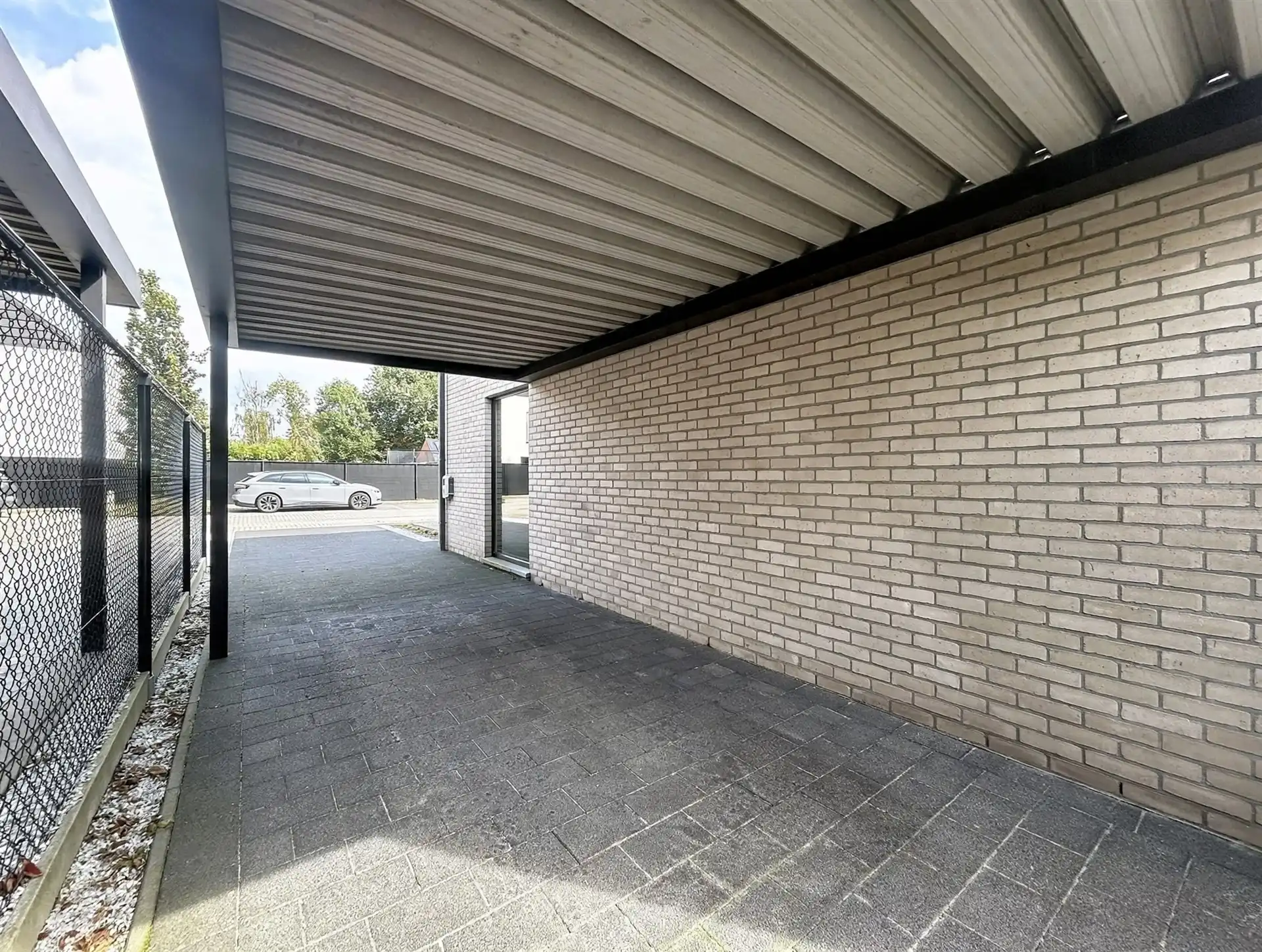 Energiezuinige half open bebouwing met 3 slaapkamers, ingemaakt zwembad en carport  op toplocatie  foto 19