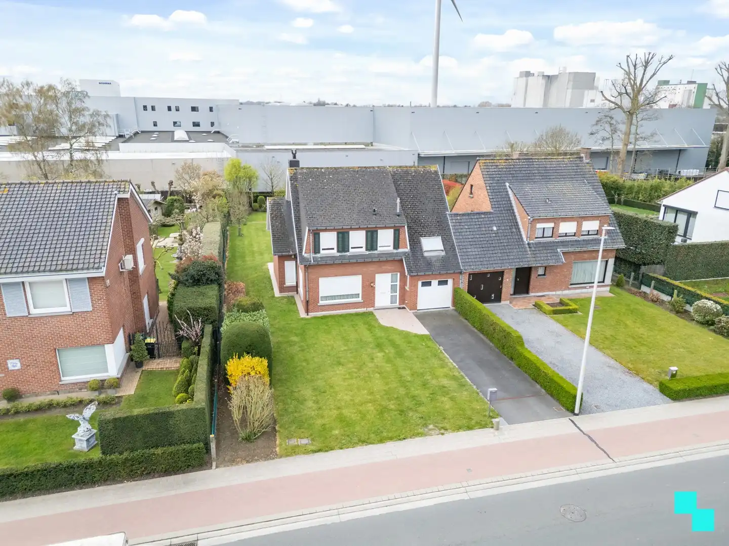 Karaktervolle halfopen bebouwing op ruim perceel te Emelgem foto 3