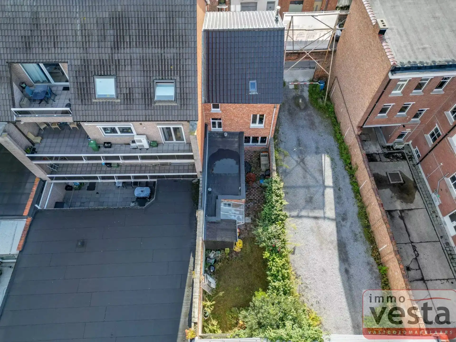 Degelijke eengezinswoning nabij centrum foto 3