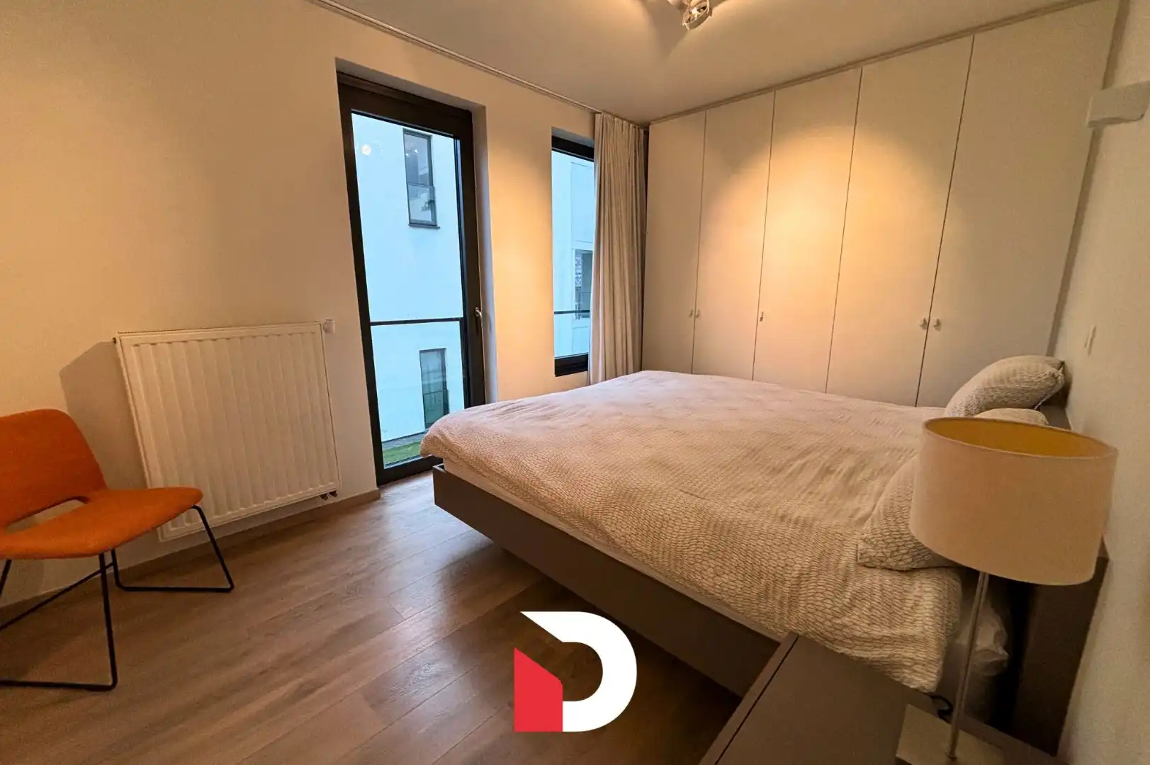 Uniek GEMEUBELD appartement met 2 slaapkamers en ruim terras foto 16