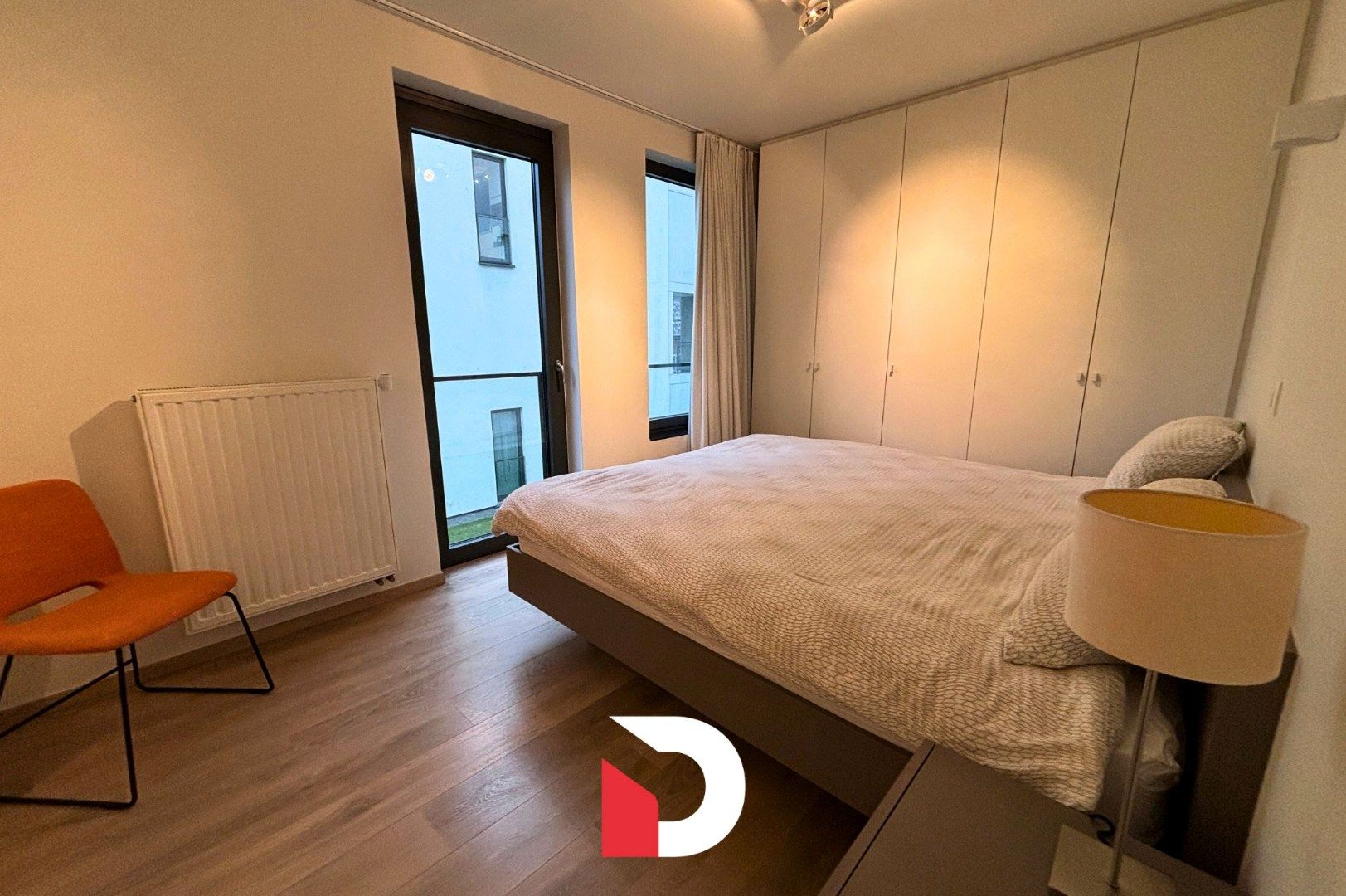 Uniek GEMEUBELD appartement met 2 slaapkamers en ruim terras foto 16