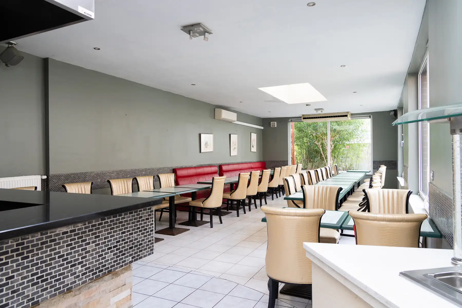 Ruim handelspand met appartement  foto 13