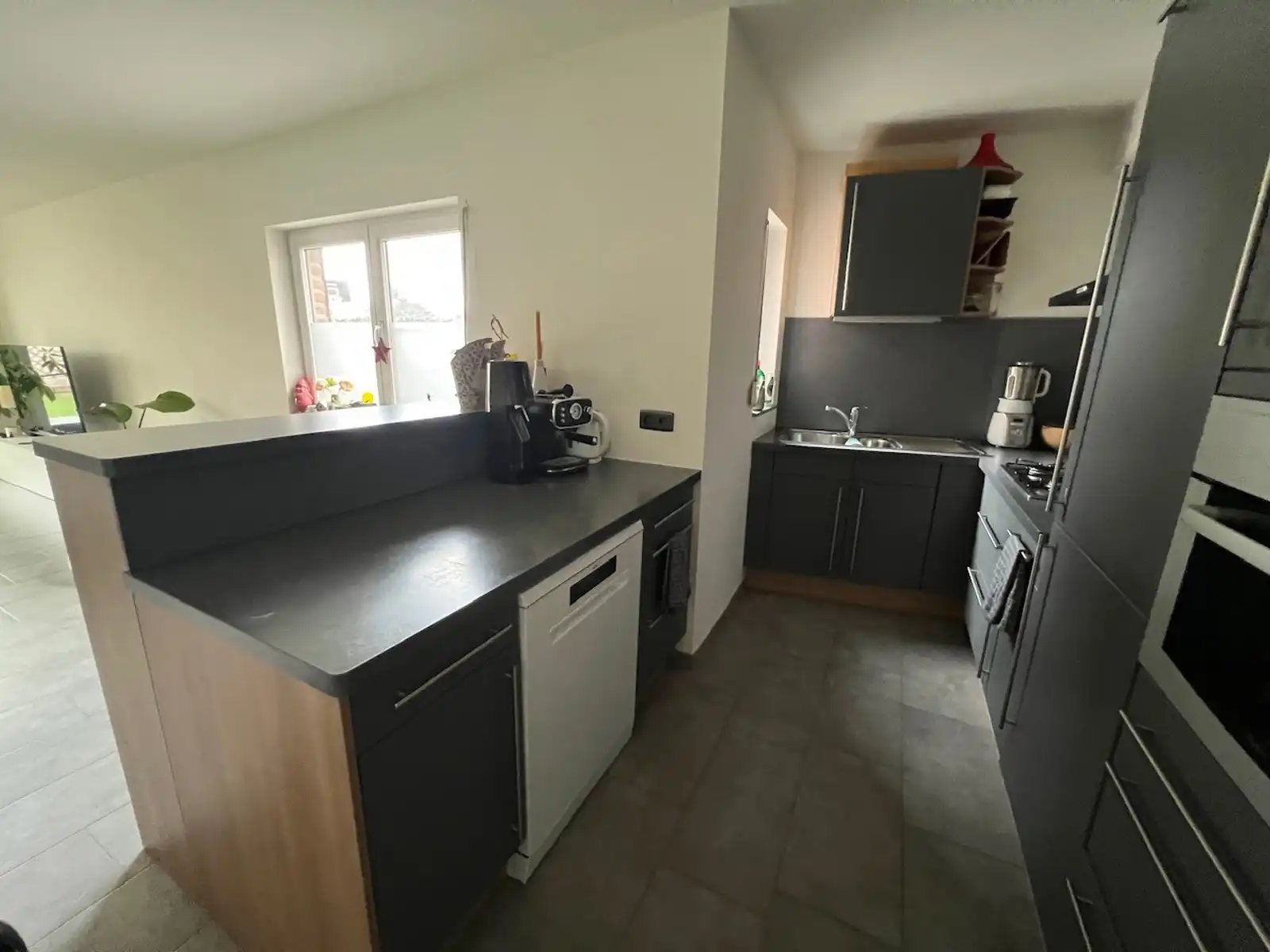 GLV app met 2 slpk, terras, tuin, parking en garagebox foto 5