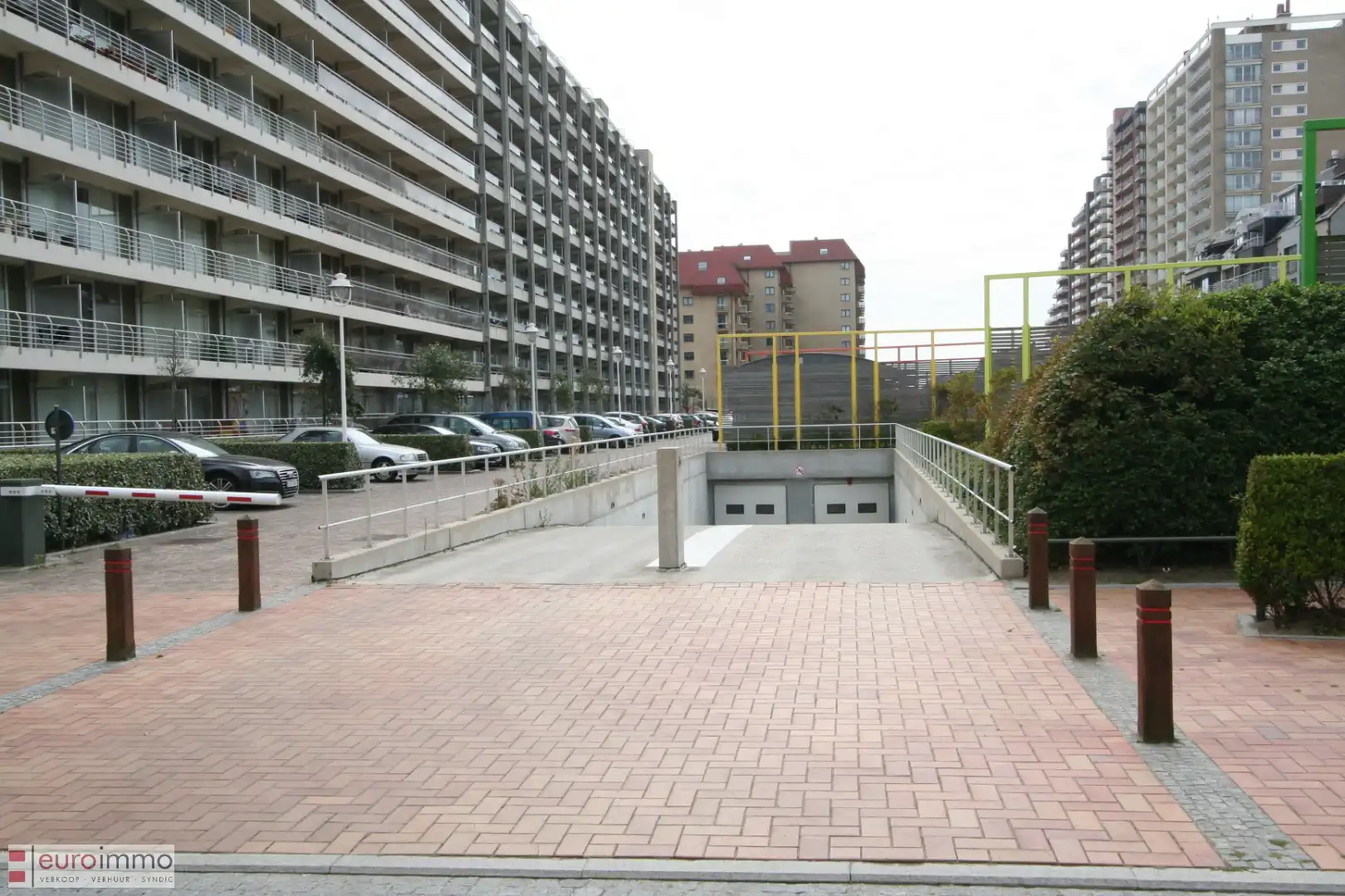 Garagecomplex De Lijn - G111 foto {{pictureIndex}}