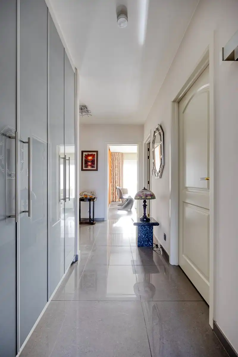 Mooi appartement met tijdloze architectuur in nieuwstaat foto 12