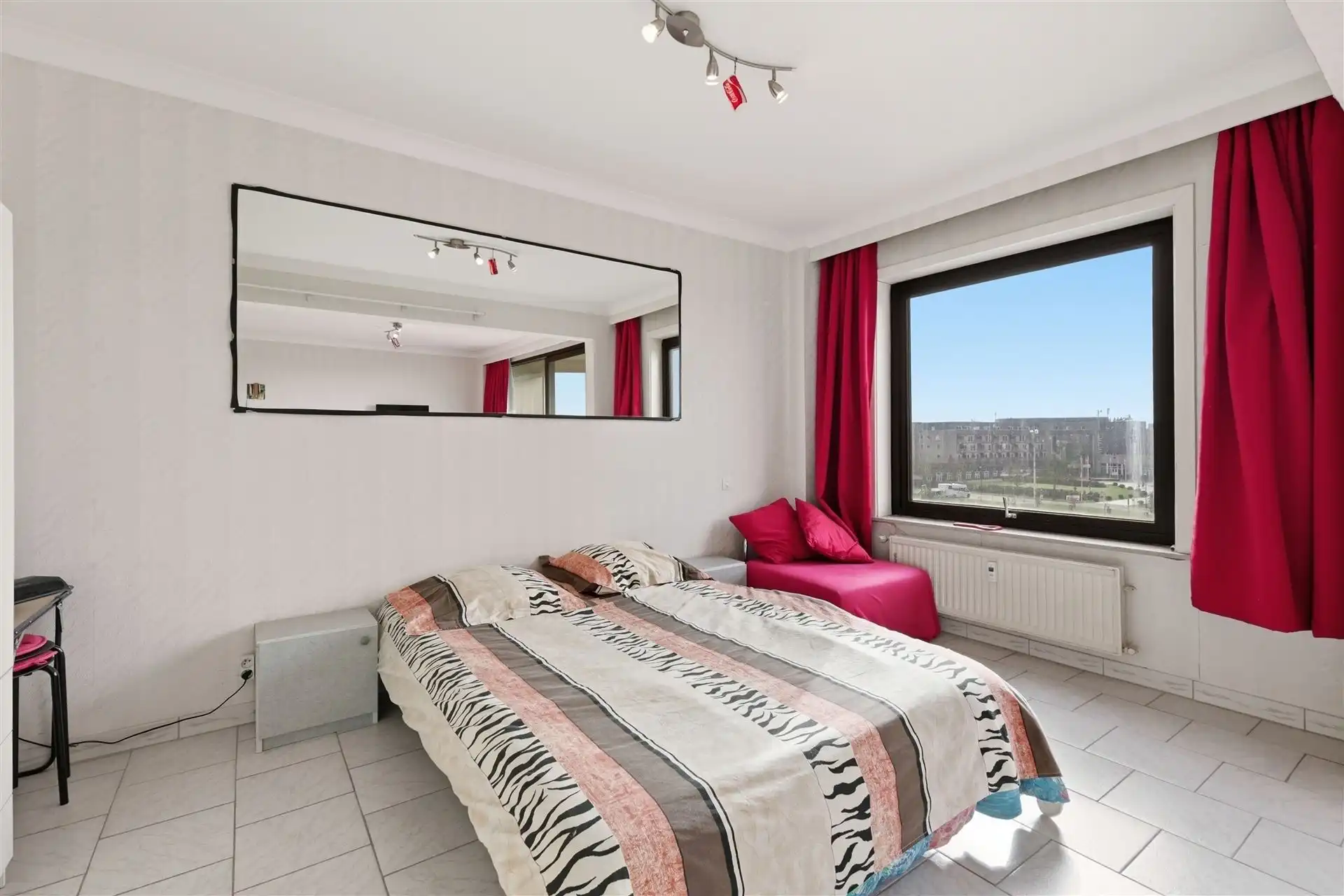 ZONNIG / VLAK AAN ZEEDIJK foto 7