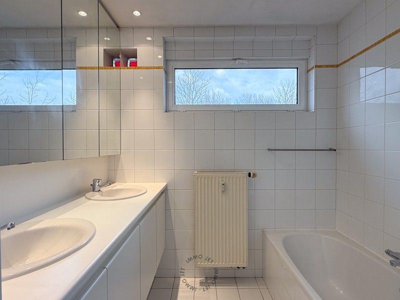 Ruime bel-etagewoning met 3 slaapkamers, tuin en garage foto 14
