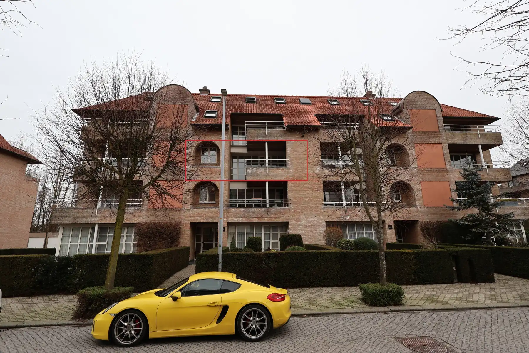 Een gerenoveerd appartement op de 2de verdieping van 102m² met 2 slaapkamers en terras. foto {{pictureIndex}}