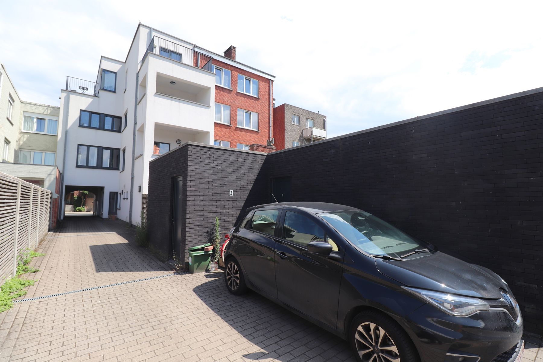 Een volledig gerenoveerd appartement op de tweede verdieping met terras, berging en autostaanplaats. foto 16