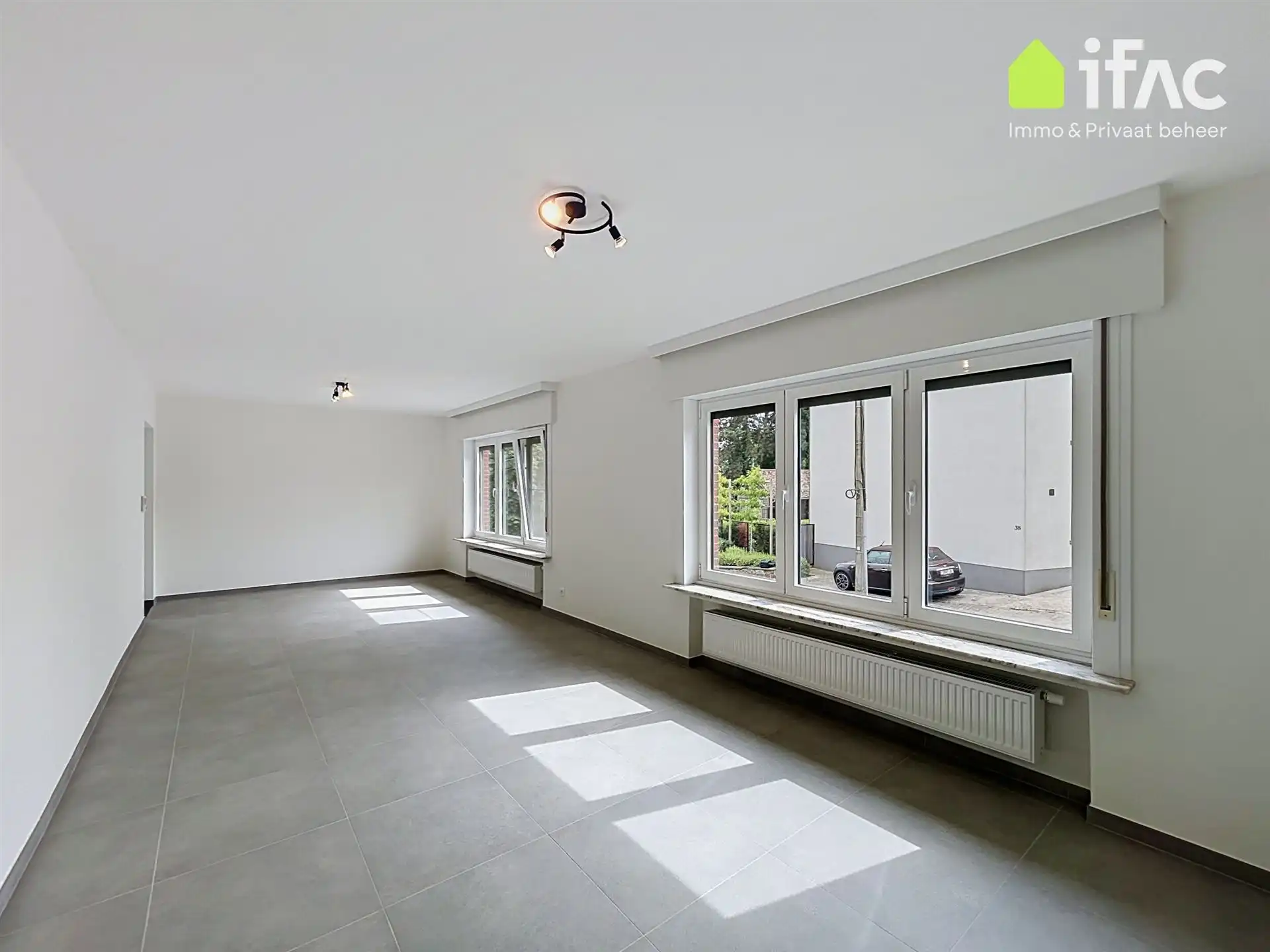 Gerenoveerde woning met 2 slaapkamers en grote tuin foto 2