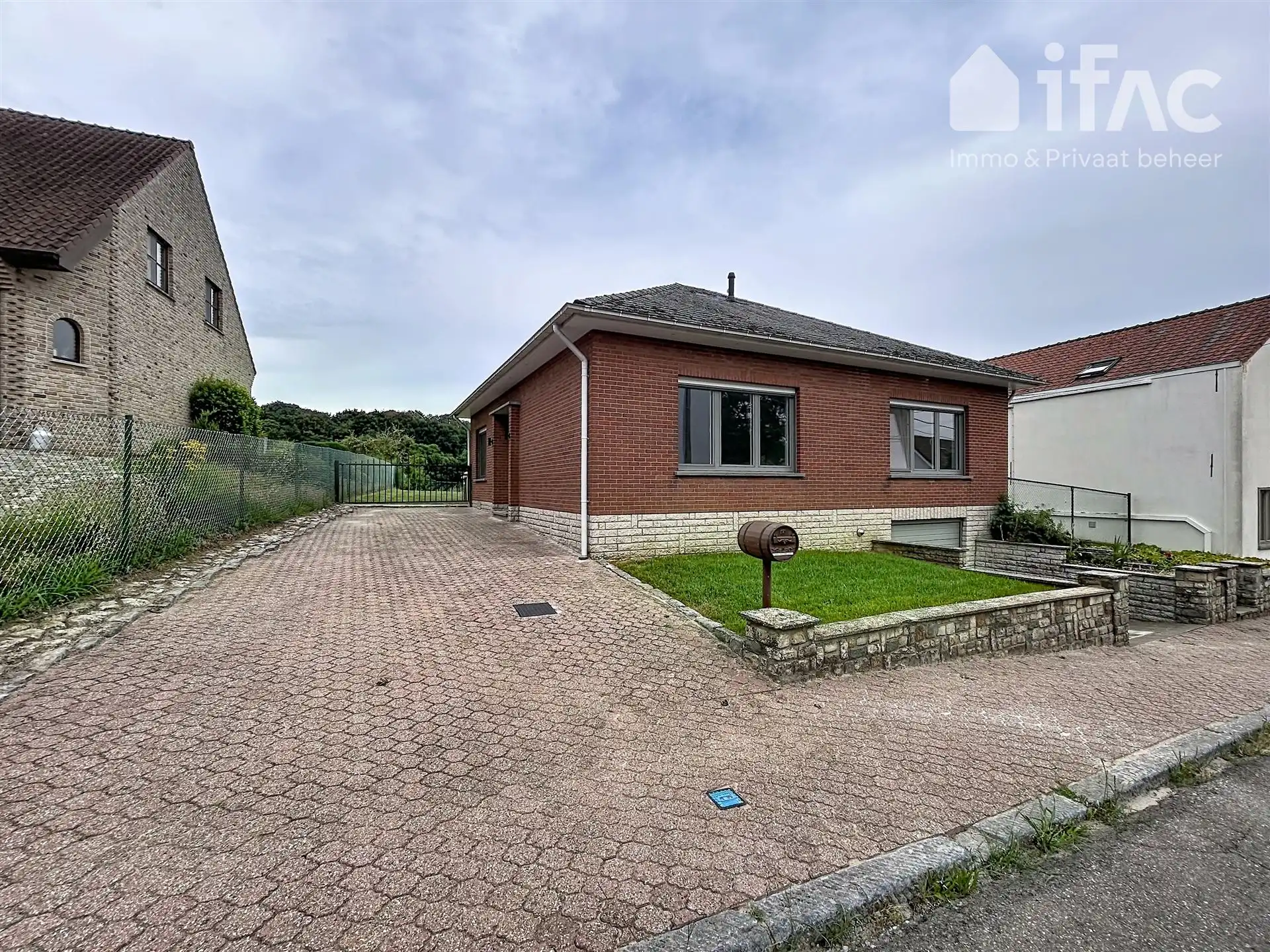 Gerenoveerde woning met 2 slaapkamers en grote tuin foto 2