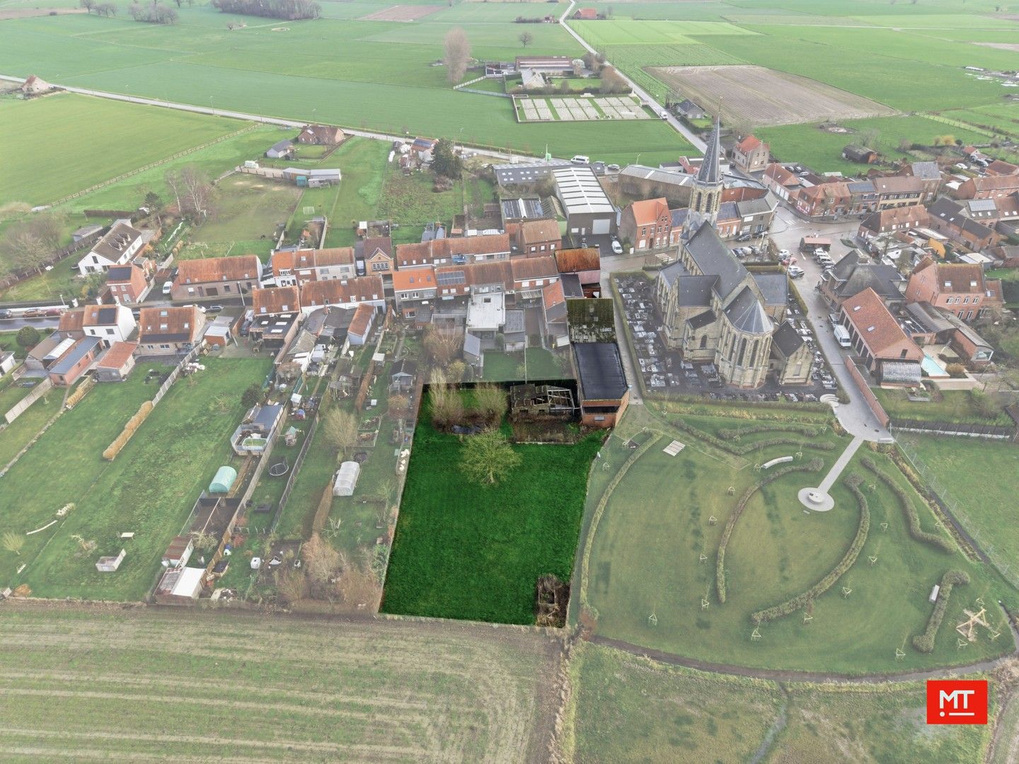 Bijzonder ruim gebouw met magazijn in de dorpskern van Zandvoorde (Zonnebeke) foto 22