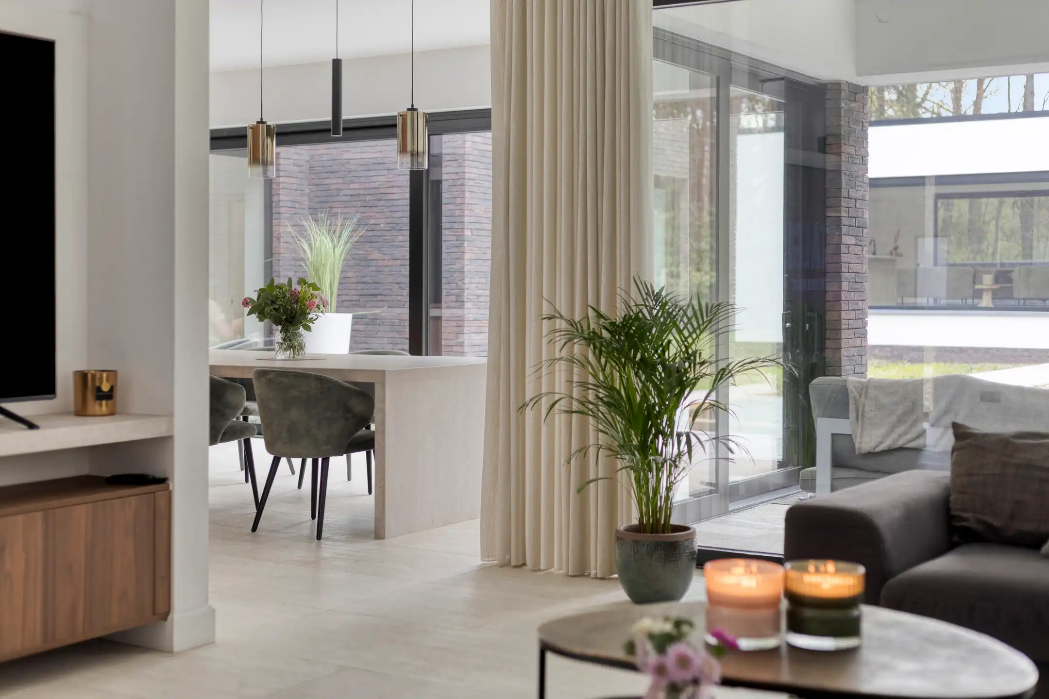 Riante villa met bijgebouw en aangrenzende bouwgrond op uniek perceel  foto 9