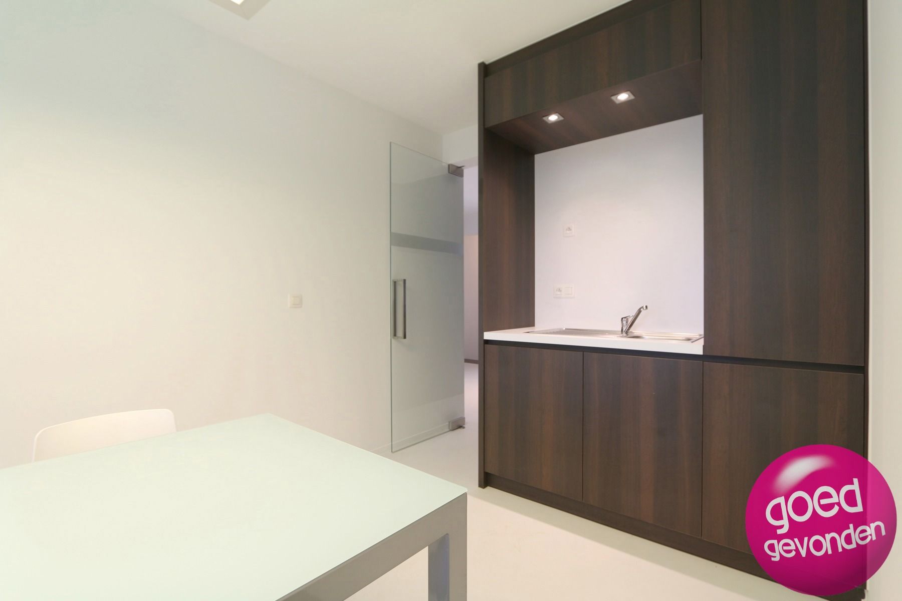 PLUG-IN modern kantoor + veel passage foto 30