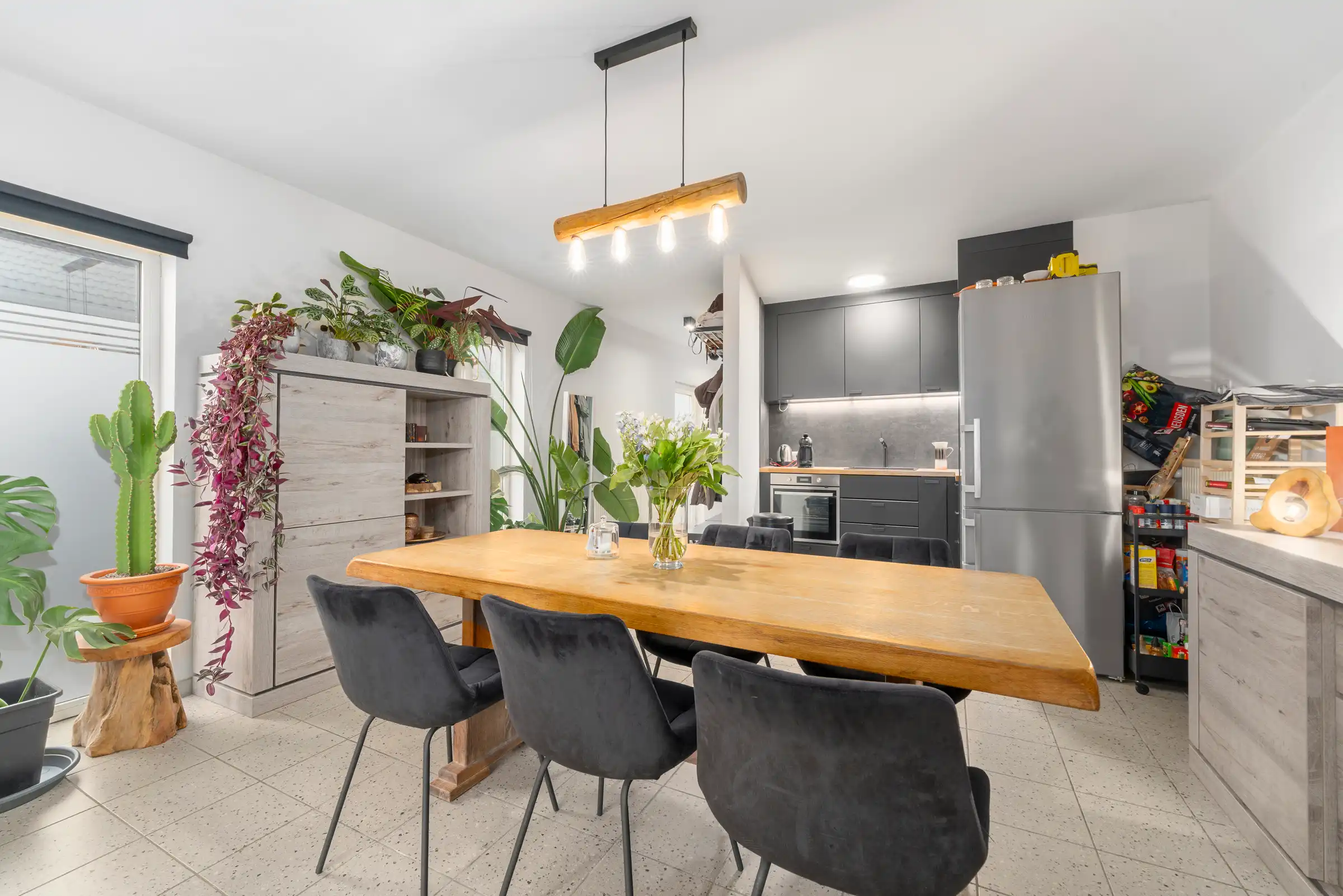 Ruim 1slaapkamerappartement met garage foto 4