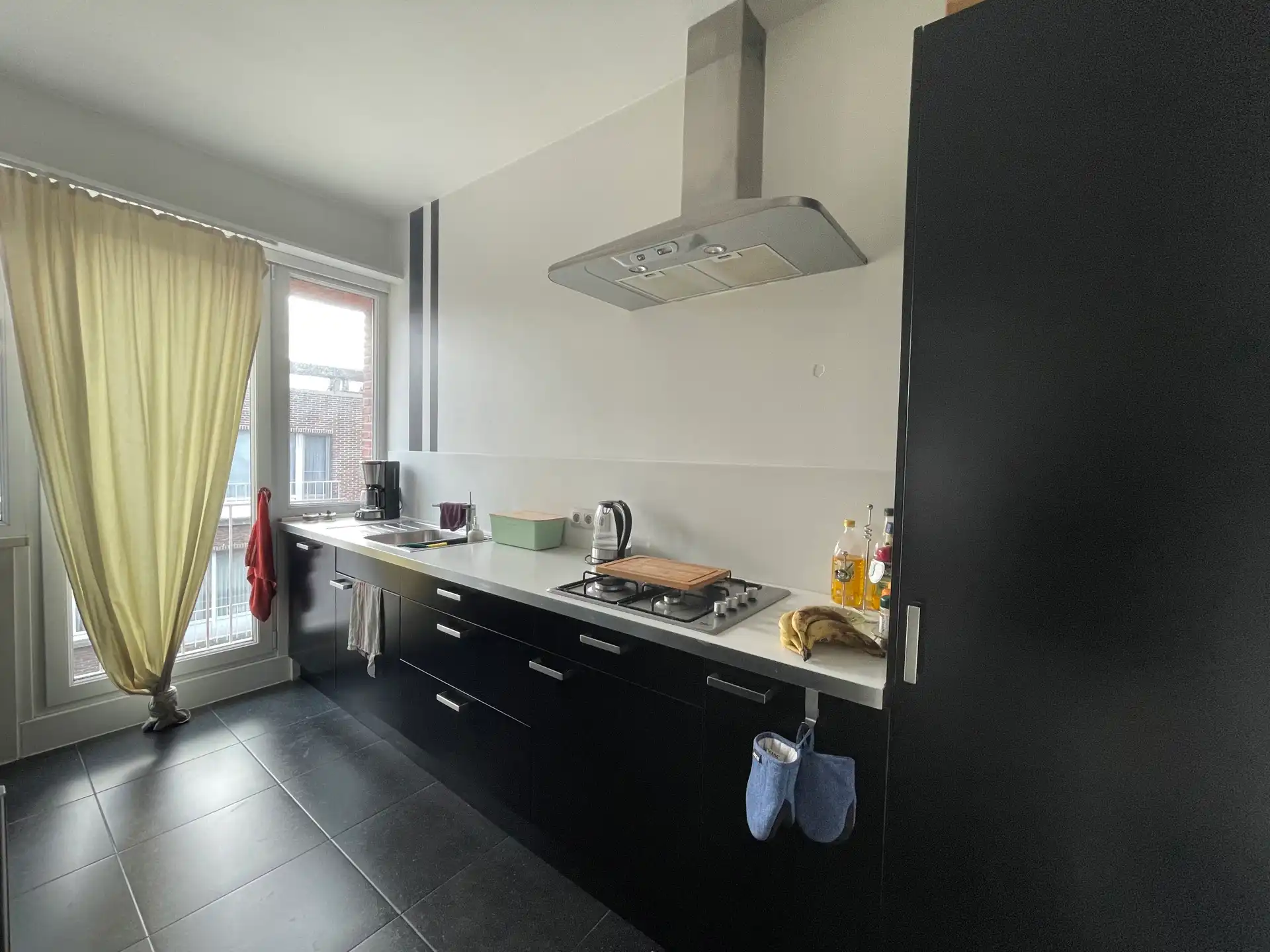 Ruim en lichtrijk 2-slaapkamerappartement met terras in Merksem foto 3