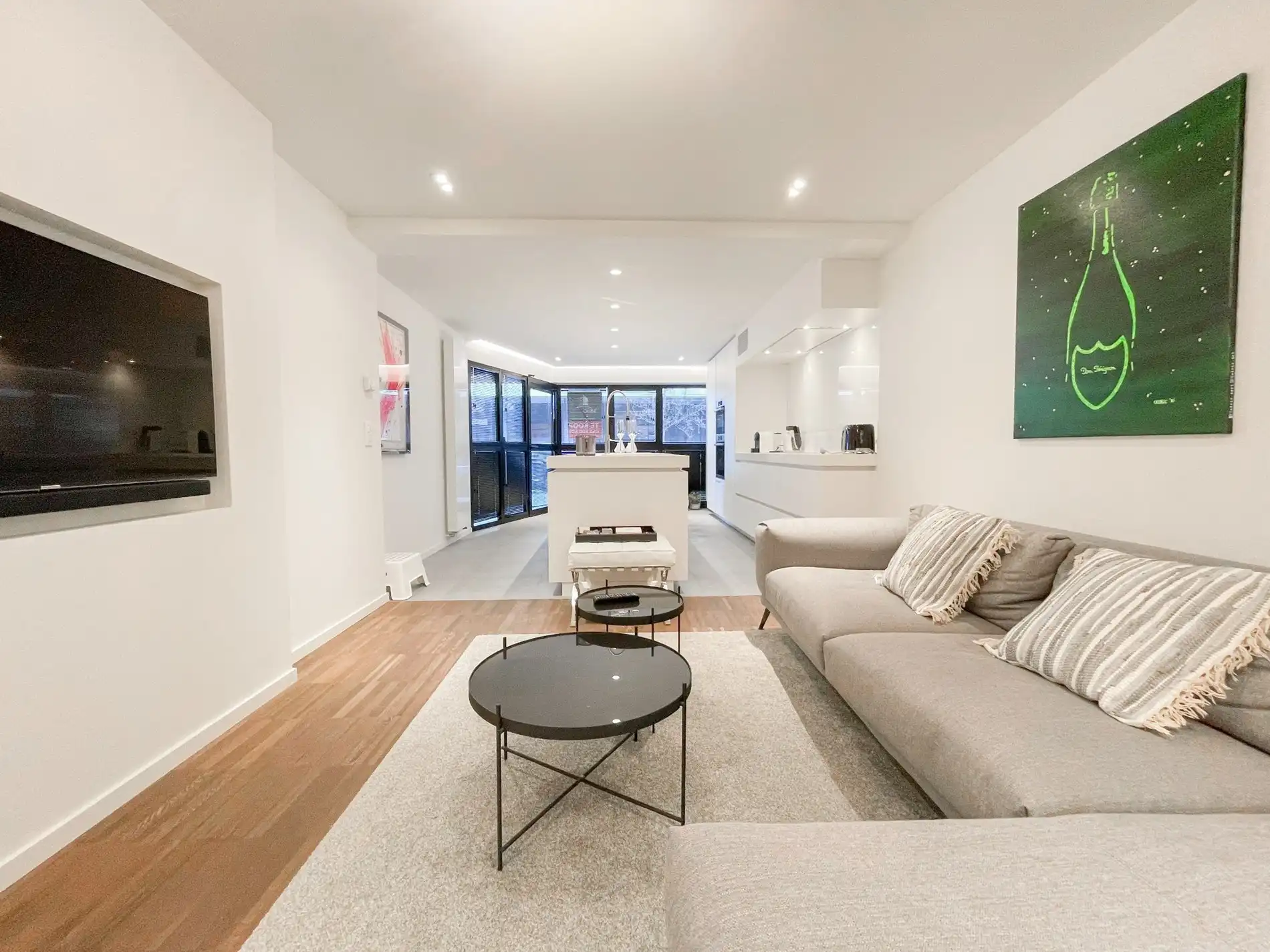 Stijlvol, instapklaar appartement met een ruim terras gelegen aan het Lichttorenplein op enkele passen van de zee. foto 7