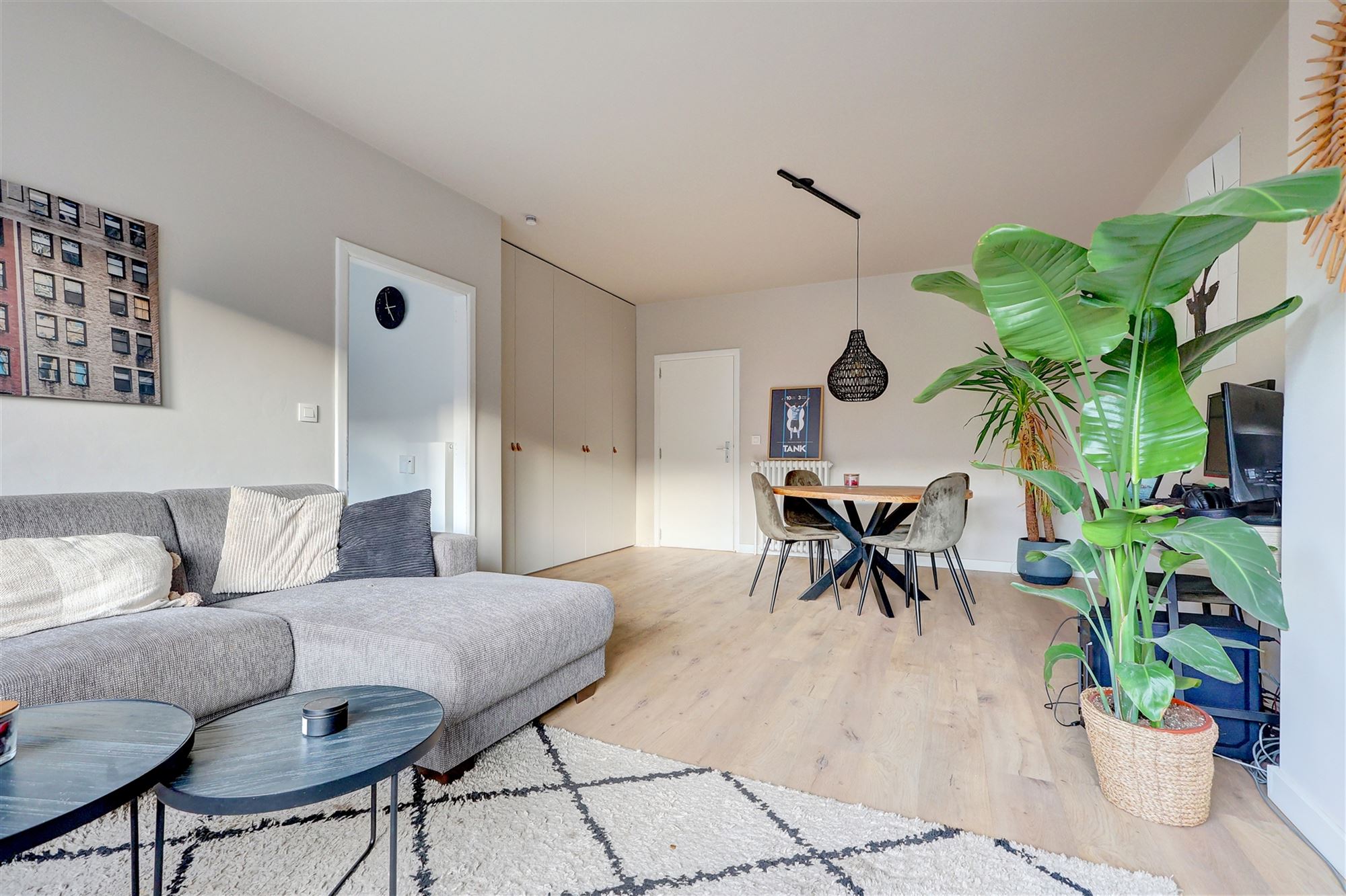 Appartement met 2 slaapkamers, kelder en garage centrum Wilrijk foto {{pictureIndex}}