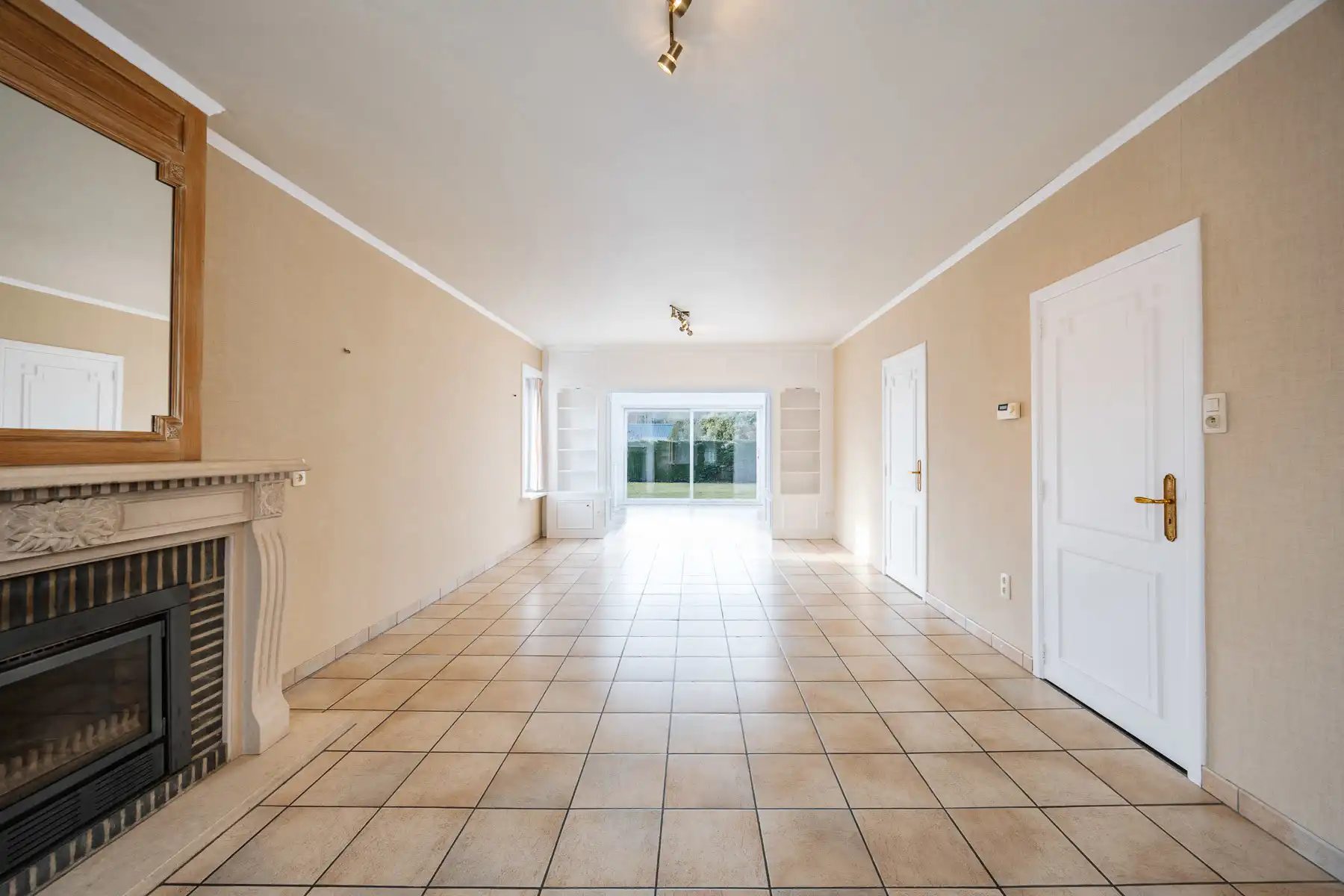 Ruime woonst met tuin, studio en veel parkeermogelijkheid foto 4