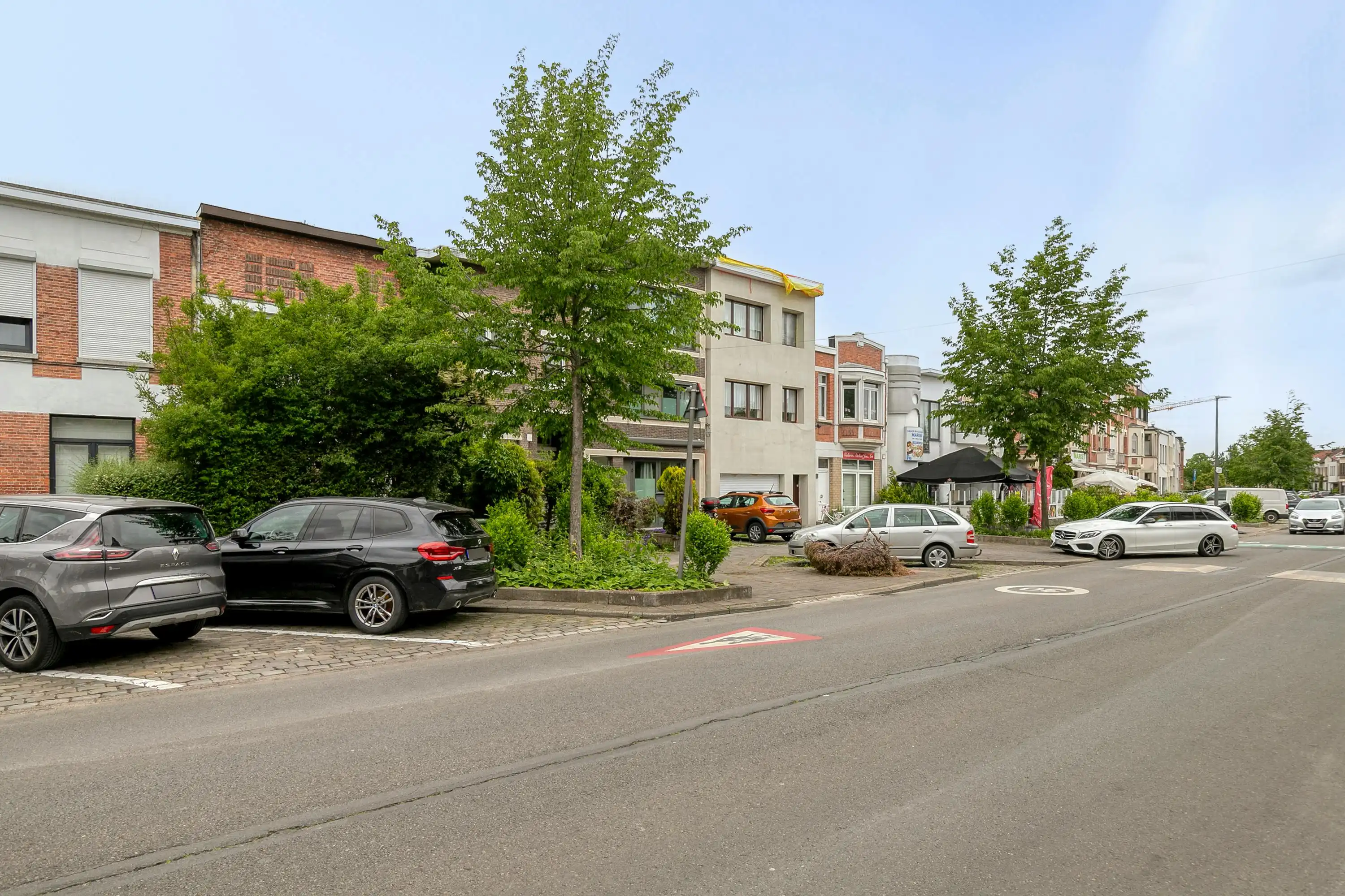 Charmante rijwoning met 3 slaapkamers in hartje Deurne! foto 3
