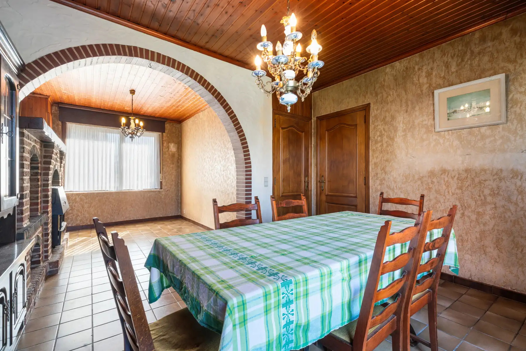 Woning met 4 slaapkamers, garage en tuin foto 3