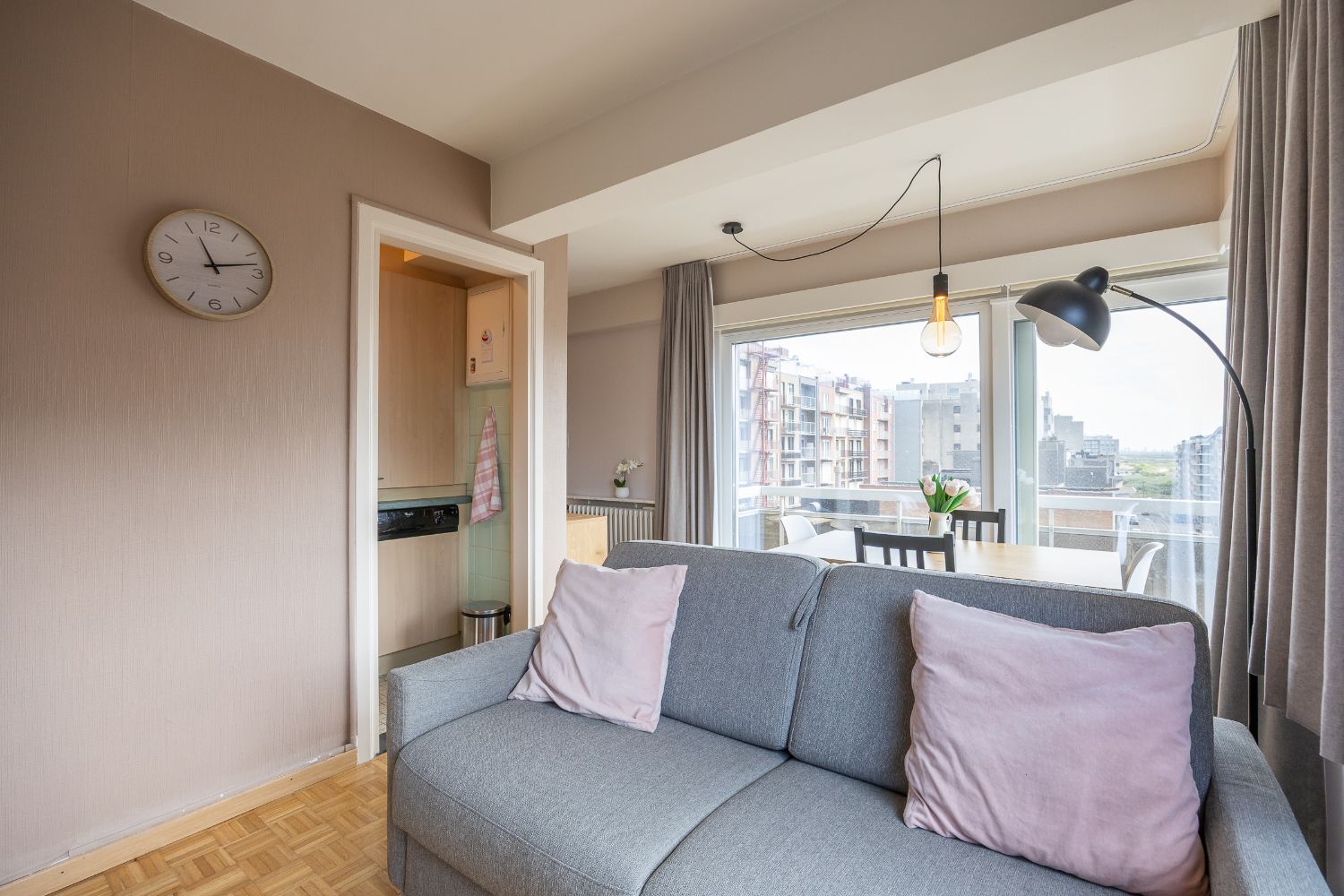 Instapklaar 1-slaapkamerappartement op topligging in Middelkerke foto 5