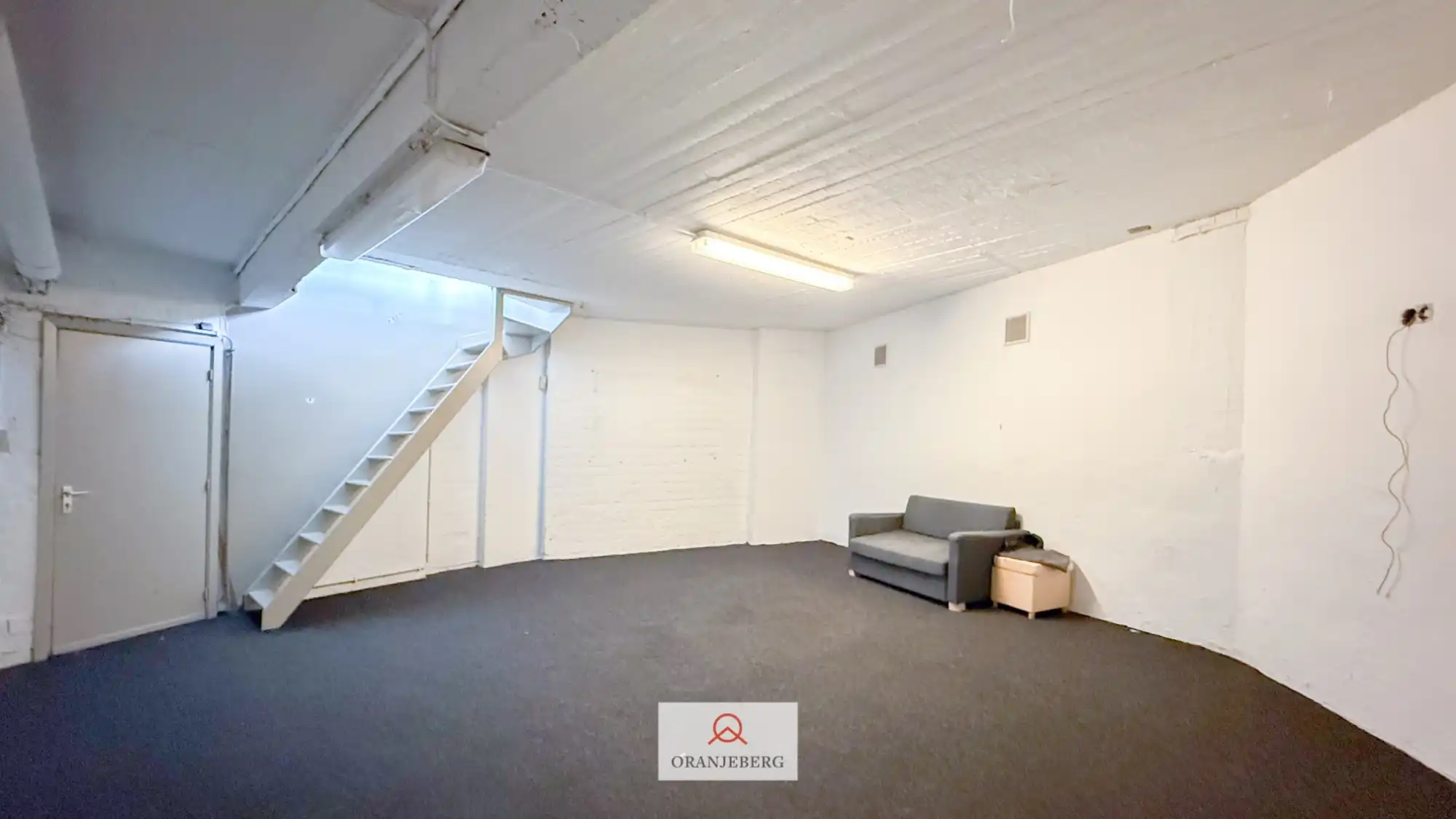 Hoek handelspand op commerciële ligging met veel visibiliteit foto 34