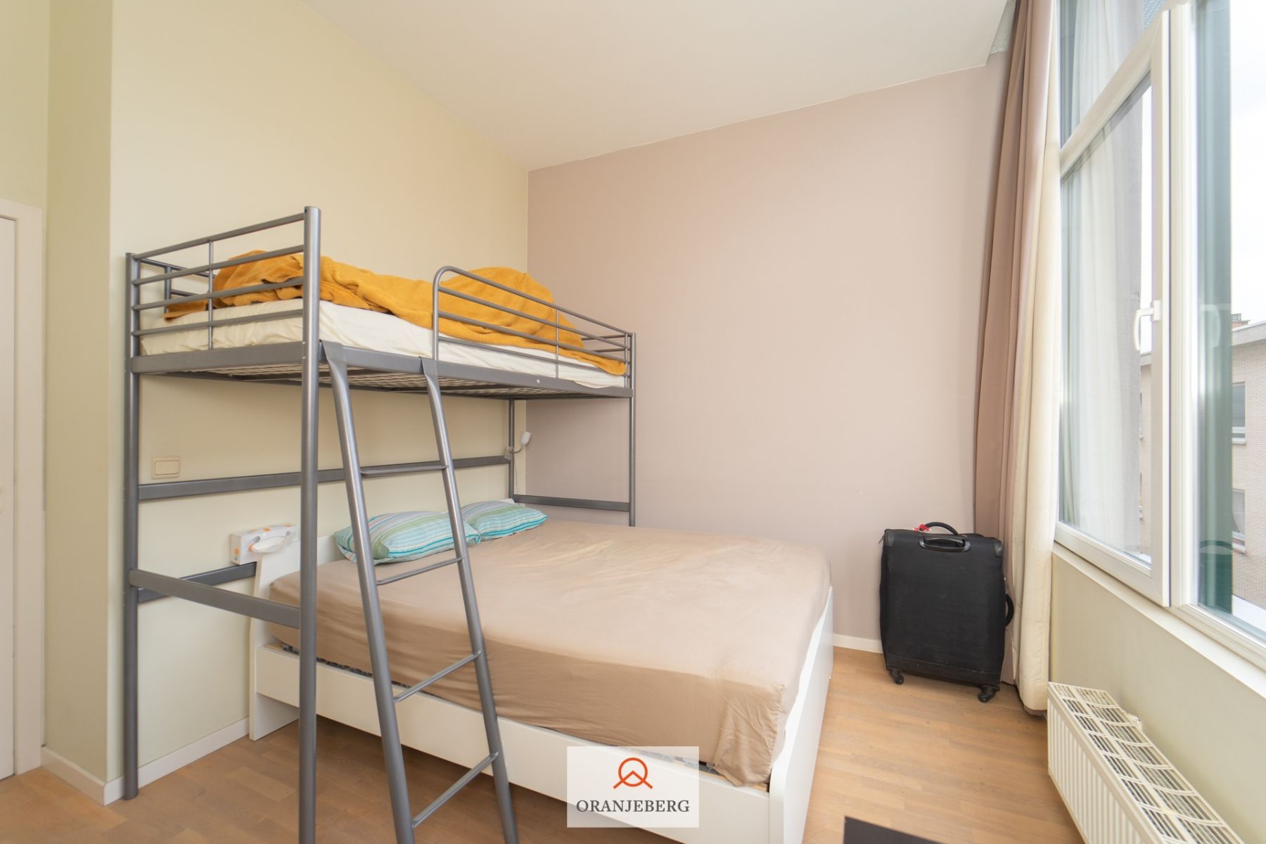 Mooi 2 slaapkamerappartement met uniek terras en autostaanplaats aan de Zuid foto 15