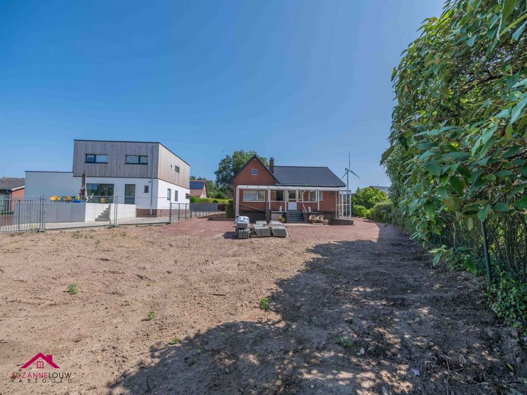 Vrijstaande, op te frissen woning foto 8