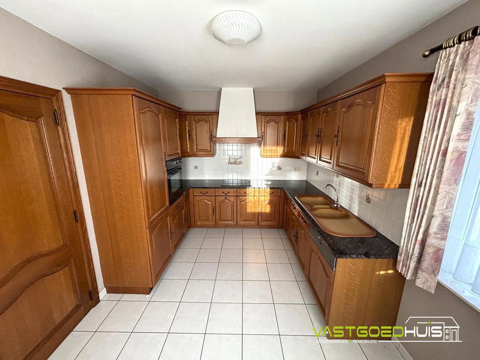 Instapklare halfopen bebouwing met 4 slaapkamers!  foto 3