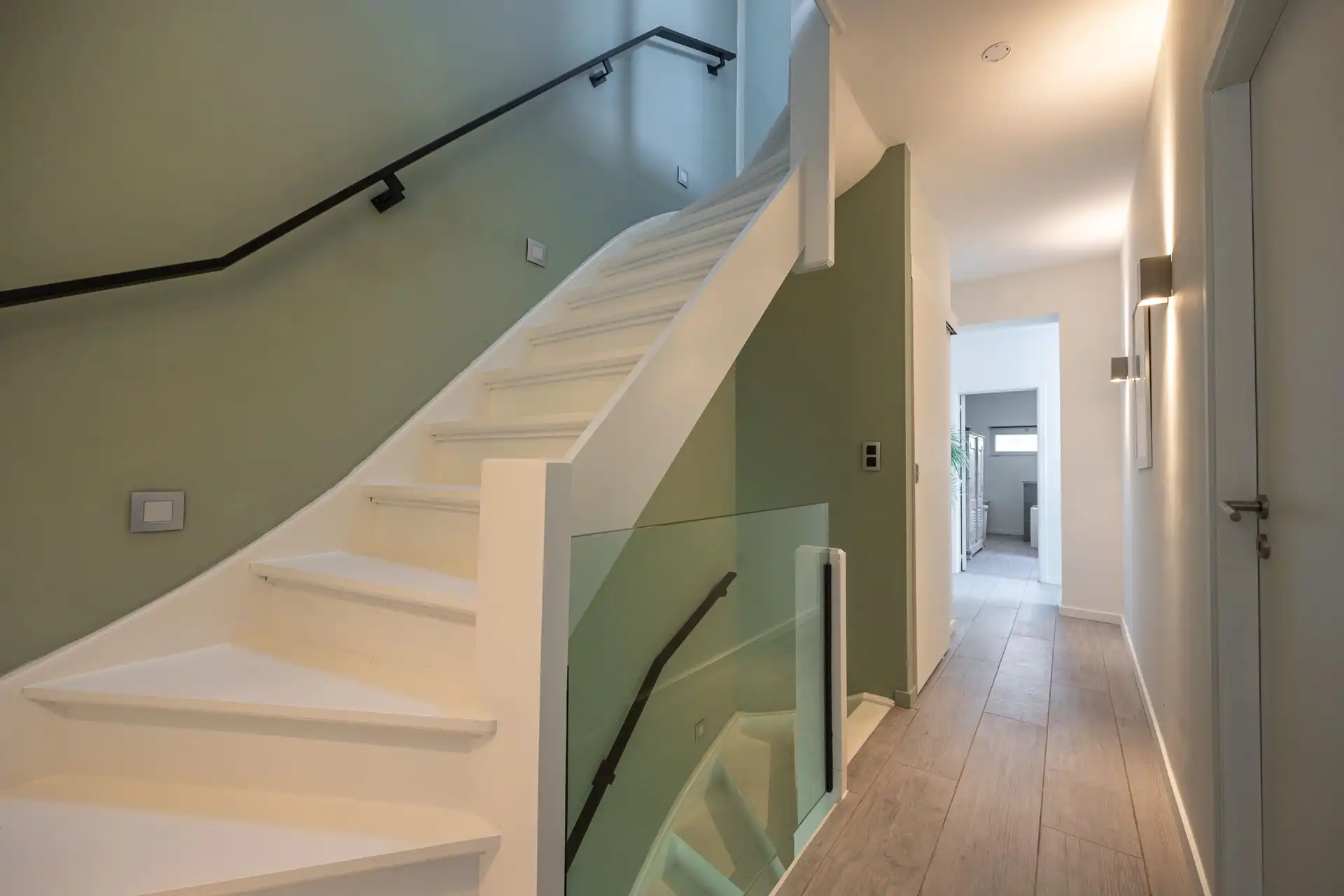 Volledig gerenoveerde gezinswoning met 5 slpks te Kontich foto 19