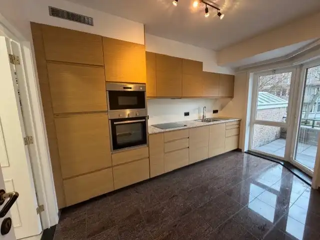 Ruim appartement met 2 slaapkamers en garage foto 5