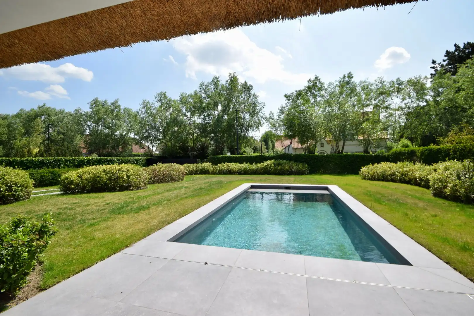 Alleenstaande villa uitzonderlijk rustig gelegen in een groene omgeving, aan de rand van het Zoute vlakbij de Kalfsmolen en de Graaf Jansdijk. foto 6