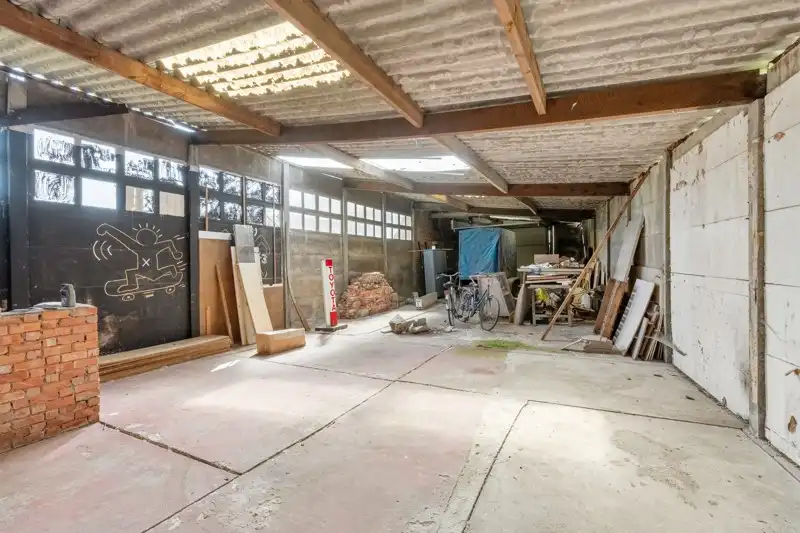 Rustig gelegen gezinswoning met aanpalend een groot bijgebouw op een perceel 9are foto 15