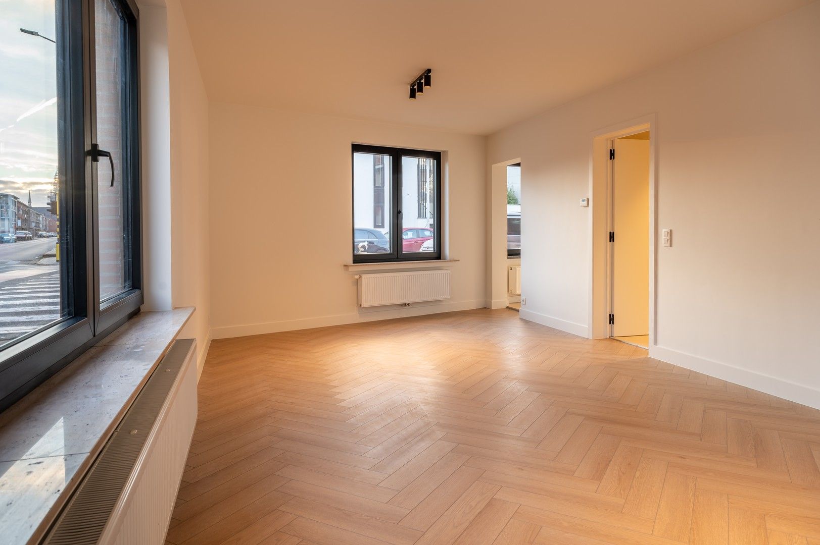 Modern één slaapkamer appartement met tuin foto 1