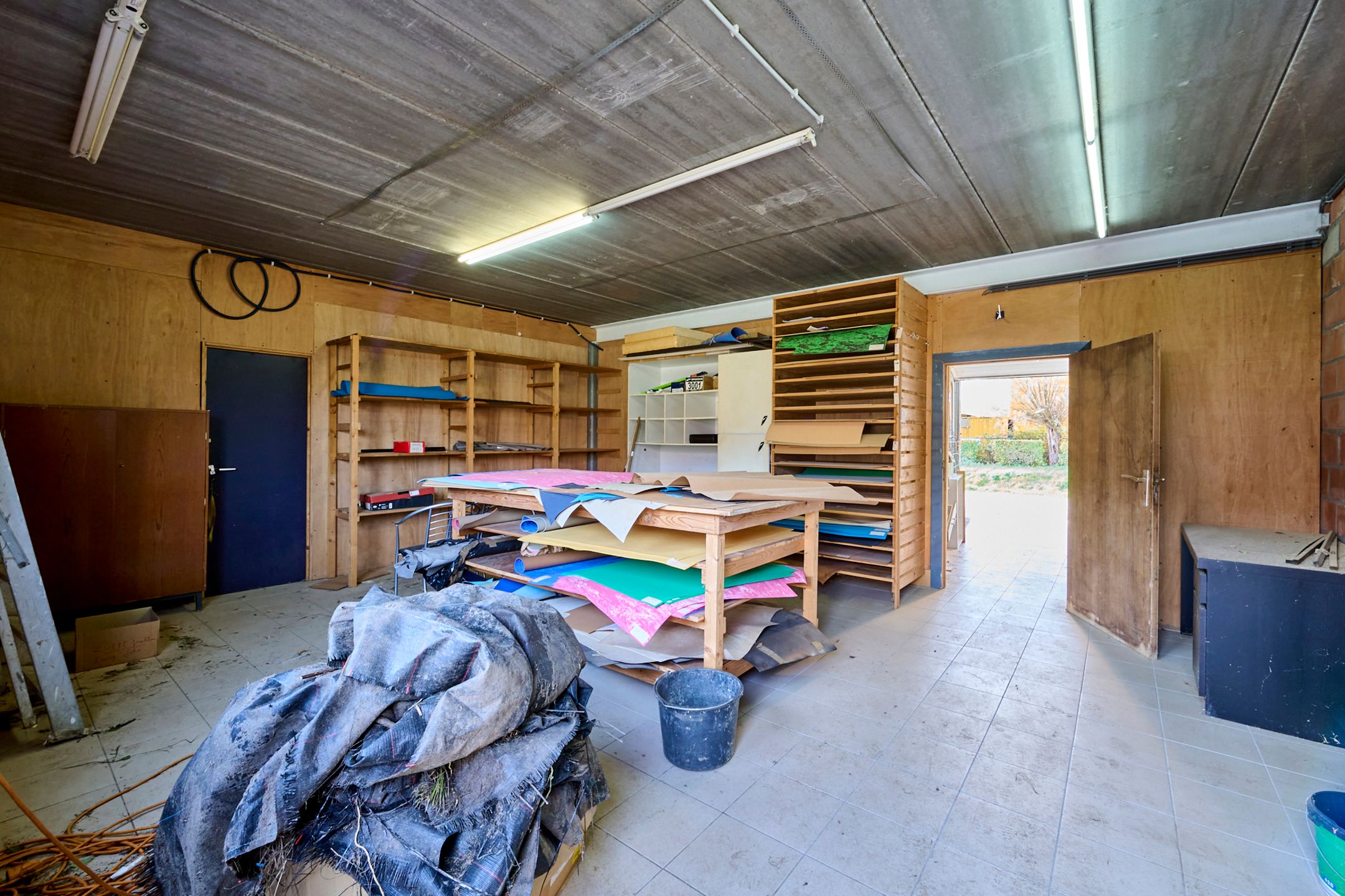 Ruim handelspand met bovenliggend appartement foto 16