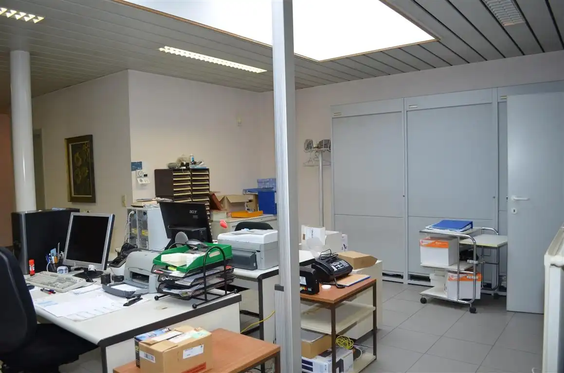 Ruim kantoor /winkel van 110 m² in volle commerciële centrum foto 6