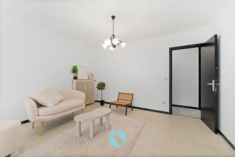 Kleinschalig gebouw met 2 appartementen en 2 garages foto 16