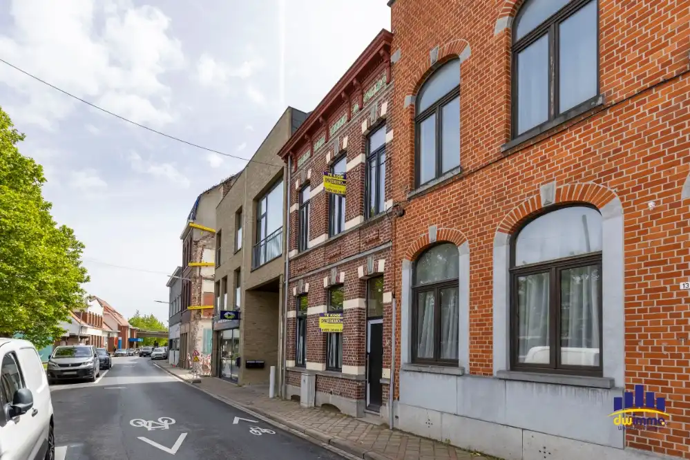Te koop – stijlvolle herenwoning in renovatie op topligging in Izegem foto 2