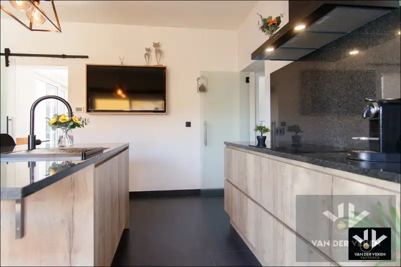 VOLLEDIG GERENOVEERDE, INSTAPKLARE GEZINSWONING foto 11