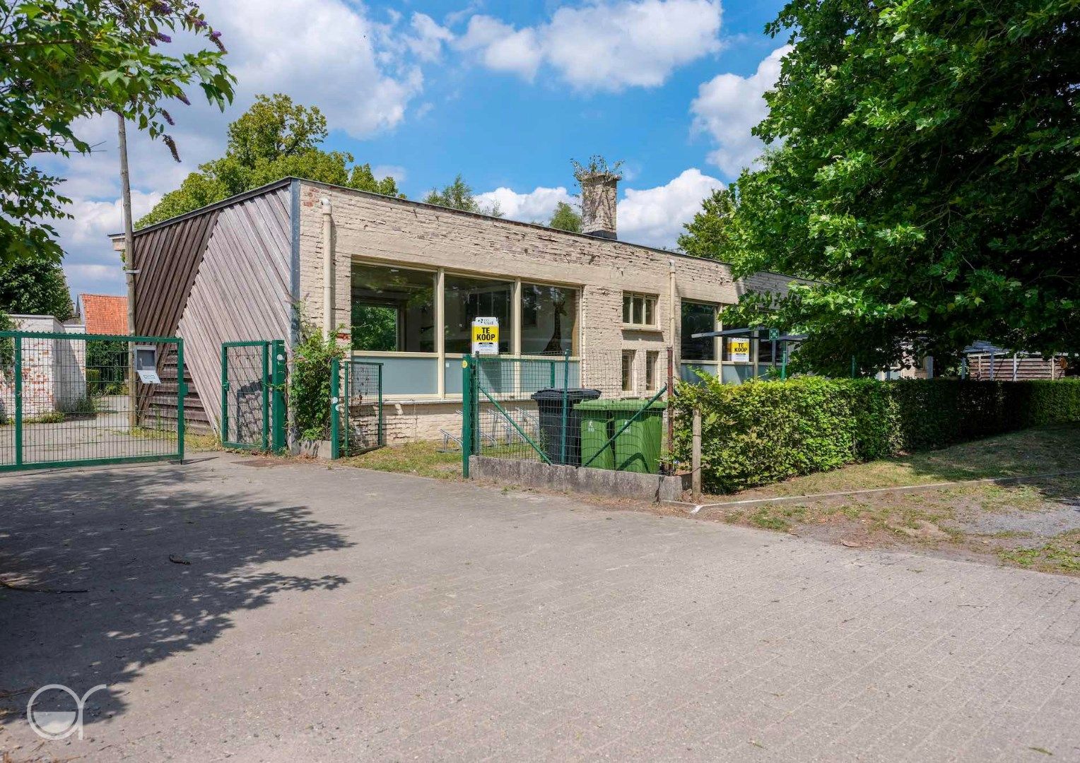 Oude school en jeugdaccomodatie te Bellem foto {{pictureIndex}}