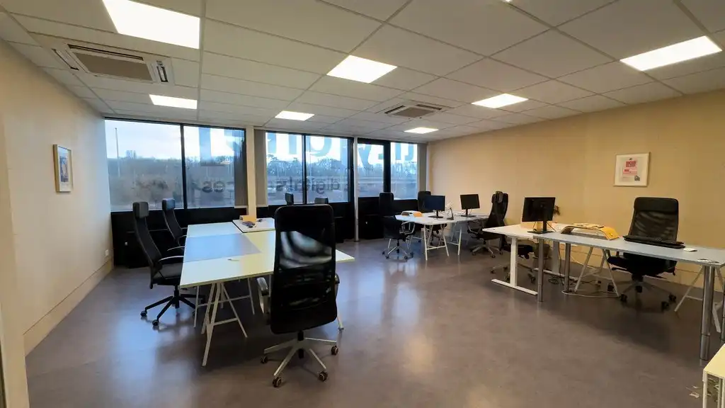 Ingedeelde kantoorruimte te huur met visibiliteit langs E17 in Gent foto 8