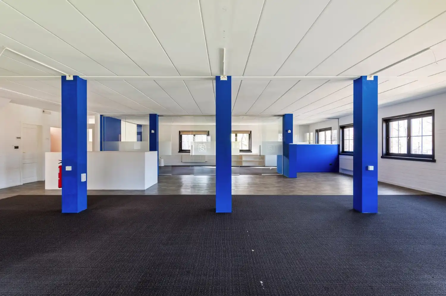 KANTOOR (489 m²) MET PARKING OP STRATEGISCHE LIGGING! foto 3