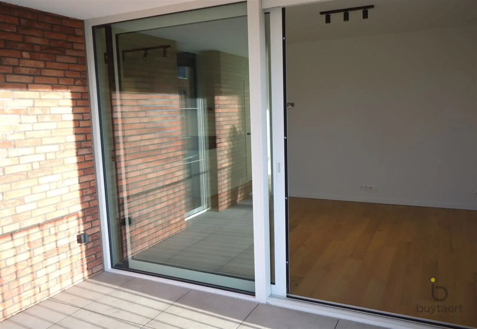 Nieuwbouw appartement met ruim terras en parking te Zoersel. foto 17
