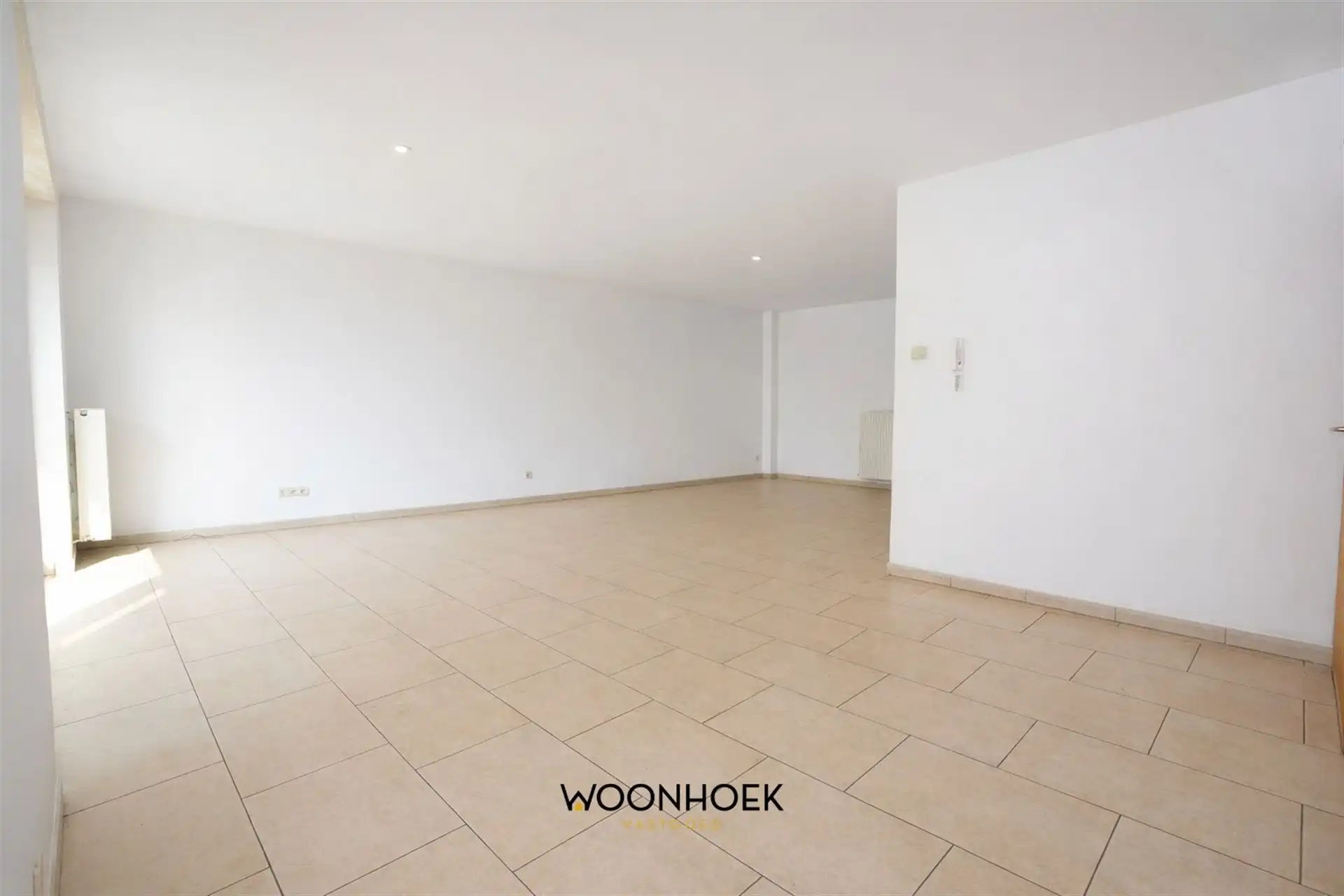 Ruim triplexappartement met garage op centrale ligging. foto 2